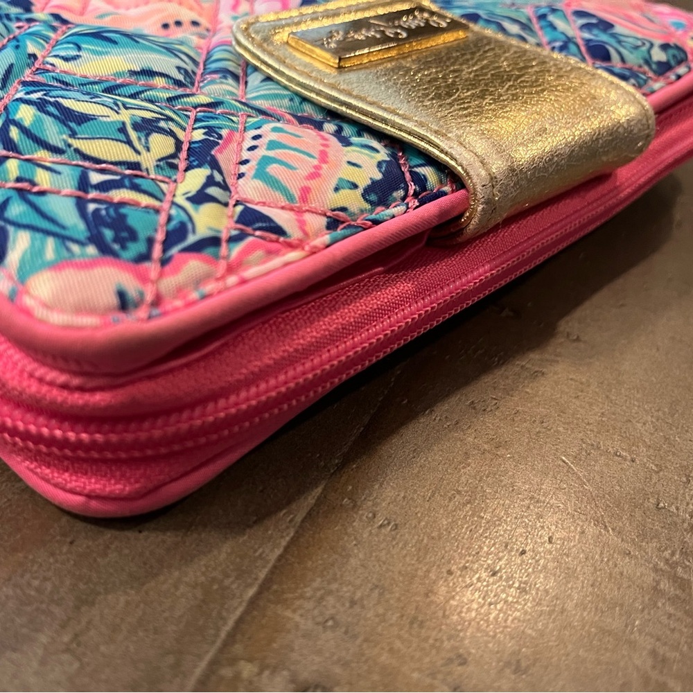 Lilly Pulitzer Quilted Warwick Floral Wallet in Lapis Lazuli Beach Club Blooms - Picture 7 of 12